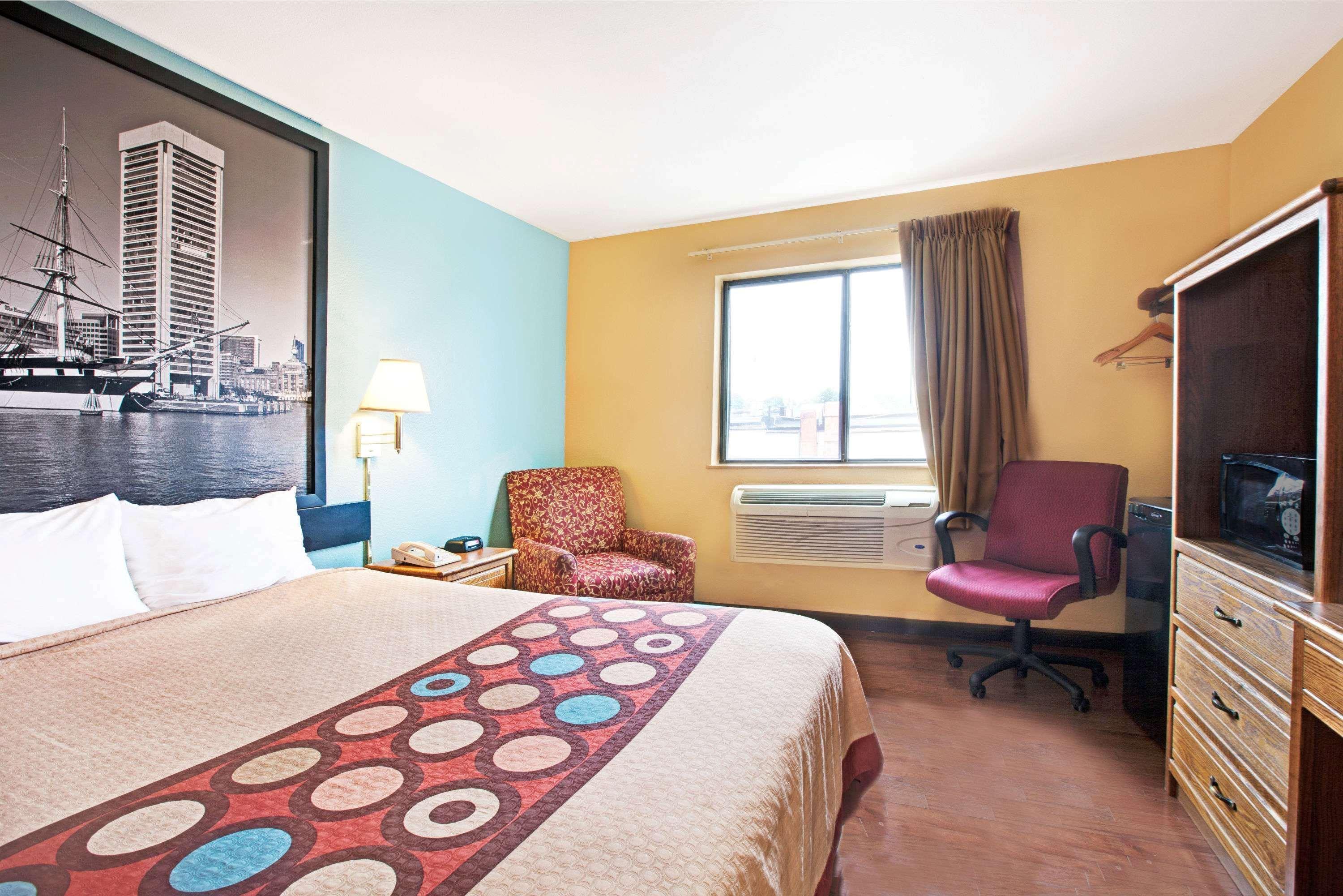 Super 8 By Wyndham Baltimore/Essex Area Zewnętrze zdjęcie