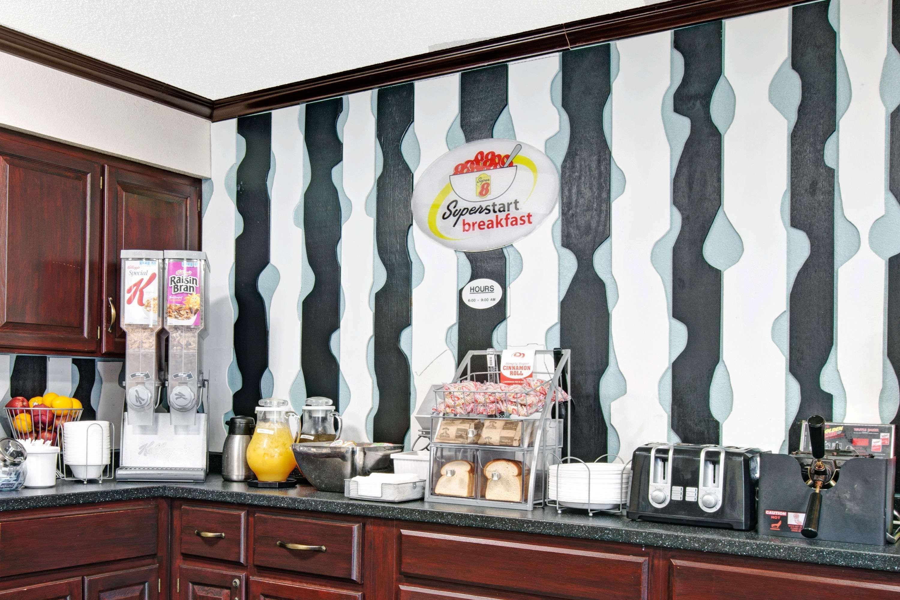 Super 8 By Wyndham Baltimore/Essex Area Zewnętrze zdjęcie
