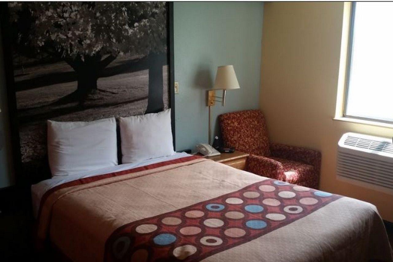 Super 8 By Wyndham Baltimore/Essex Area Zewnętrze zdjęcie