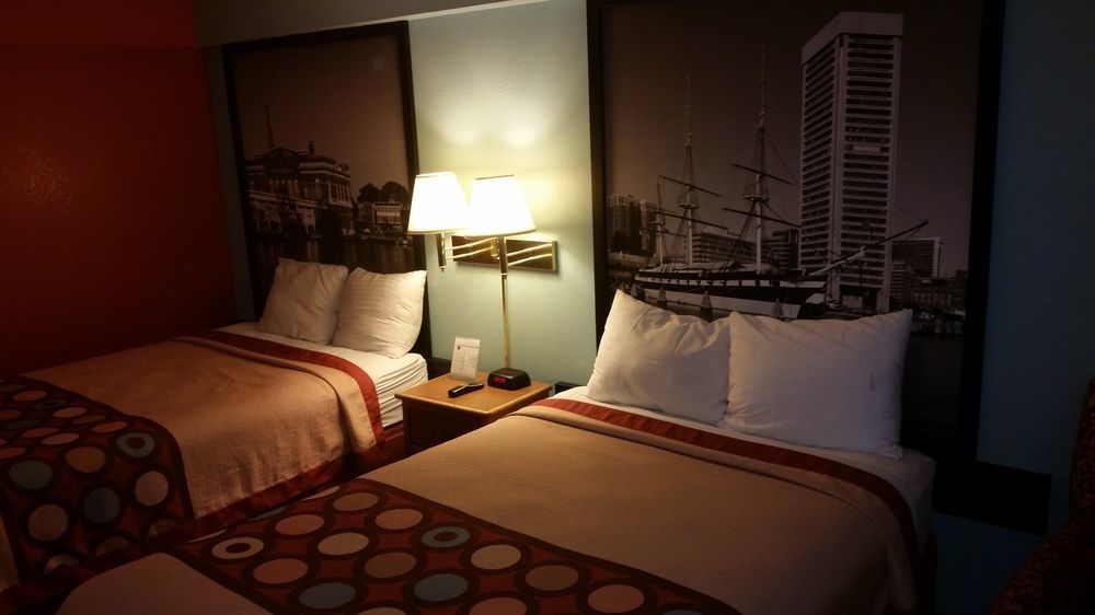 Super 8 By Wyndham Baltimore/Essex Area Zewnętrze zdjęcie